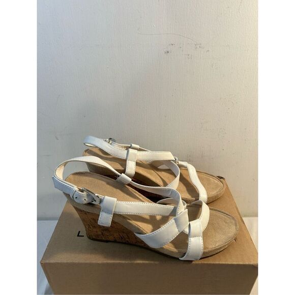 A2 Aerosoles Plush White wedges 9m (small mark) - Picture 2 of 11